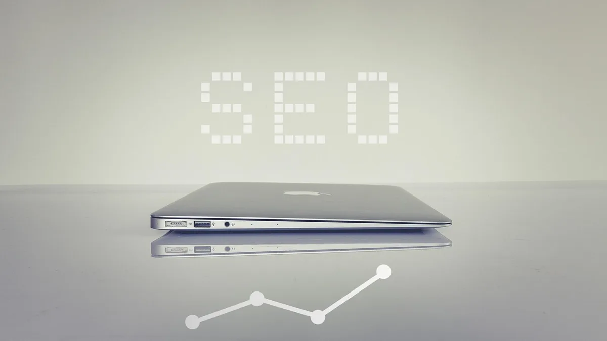 Çevrim içi pazarlama performansını temsil eden telefon ve grafik görseli