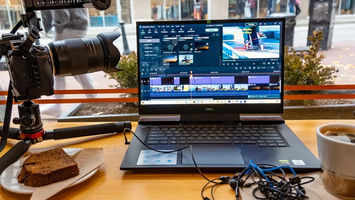 Kamera, dizüstü bilgisayar ve video kurgu ekranı