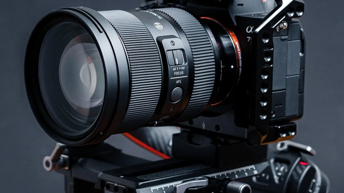 Gimbal üzerine yerleştirilmiş aynasız kamera