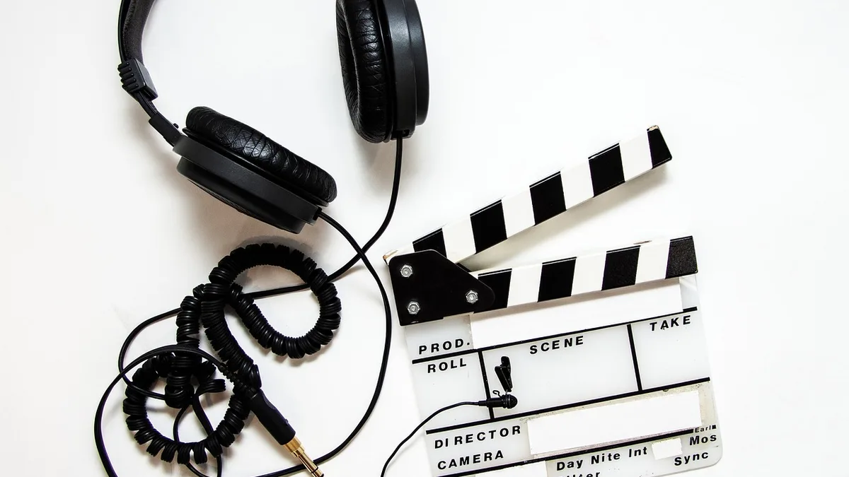 Kulaklık ve film klaketi